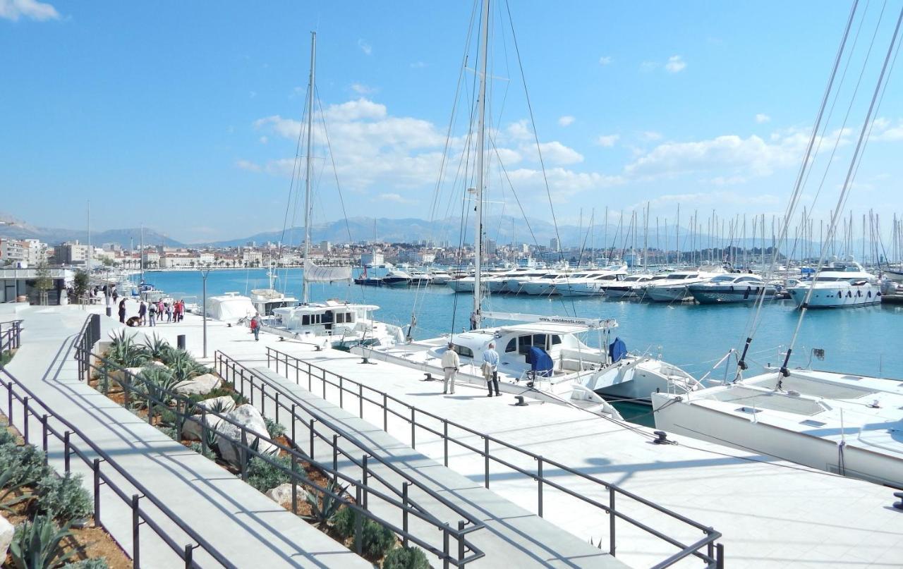 Modern Apt With Terrace 4 Min Walk To The Beach Split Exterior photo