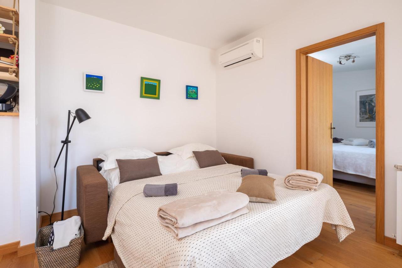 Modern Apt With Terrace 4 Min Walk To The Beach Split Exterior photo